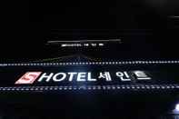 Exterior Suwon Saint Hotel