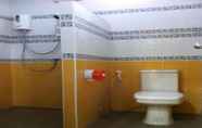 Toilet Kamar 2 Lanta Sun Smile Place