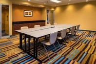 Functional Hall Fairfield Inn & Suites St Louis Westport