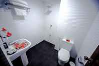 Toilet Kamar 81 Central Hotel