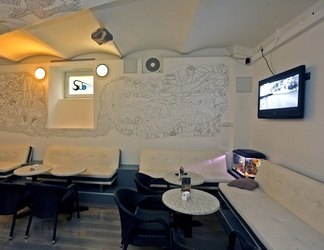 Sảnh chờ 2 SubSpace Hostel