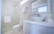 In-room Bathroom 5 Selog Villa