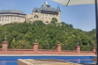 สระว่ายน้ำ Hotel Karlštejn