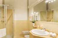 In-room Bathroom Cortona Charme Suite Reale