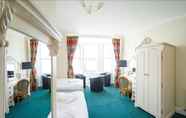 Bedroom 2 Queensbridge Hotel