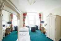 Bedroom Queensbridge Hotel