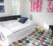 Bedroom 6 Applewood Suites - Bathurst & College