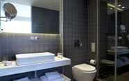 In-room Bathroom 5 Athenaeum K 29 Hotel