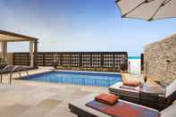 สระว่ายน้ำ Saadiyat Rotana Resort and Villas