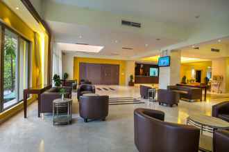 Lobi 4 Hotel Grand Park