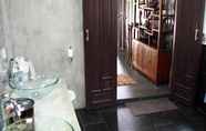 Toilet Kamar 6 The Other side Villas