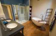 In-room Bathroom 2 Le Manoir de la Fieffe