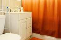 In-room Bathroom Cozy 1BR Rosslyn Apt with a View