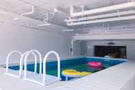 Swimming Pool Sumsum Guest House - Hostel