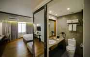 Toilet Kamar 7 Double M Hotel