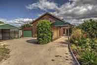 Exterior Sheoak on the Bay