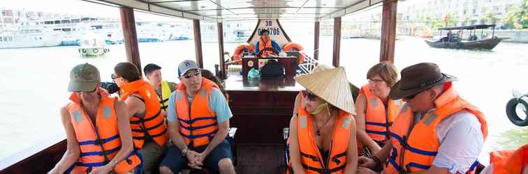 Lobi Gray Line Private Luxury Cruise