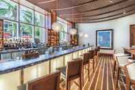 Bar, Cafe and Lounge Palm Beach Singer Island Beach Resort Condos