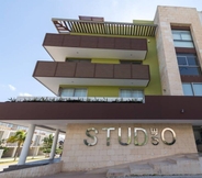 Exterior 3 Studio one 203 by CocoBR