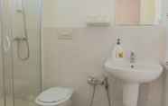 Toilet Kamar 7 Bed & Bread Piazza Nzegna
