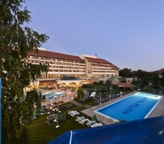 Kolam Renang 2 Hunguest Hotel Pelion