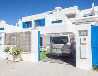 Exterior 2 Beach House with garden