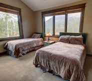 Bedroom 3 North Fork Lodge 577