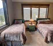 Bedroom 4 North Fork Lodge 577