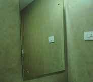 Toilet Kamar 5 Hotel Prince Gardens