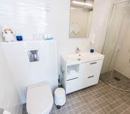 In-room Bathroom 4 Seaside Glass Villa