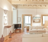 Common Space 4 Rental in Rome Banchi Vecchi Terrace