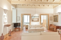 Ruang Umum Rental in Rome Banchi Vecchi Terrace