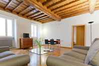 Ruang Umum Rental in Rome Pantheon Suite