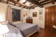 Bedroom Rental in Rome Arco Ciambella Loft