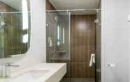 In-room Bathroom 3 ibis Lanzhou Wuquan Square