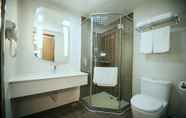 In-room Bathroom 5 ibis Yangzhou Garden Hotel