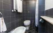 In-room Bathroom 6 Rental in Rome Crociferi 2