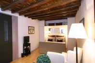 Bedroom Rental in Rome Romantica Studio