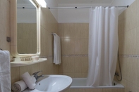 Phòng tắm bên trong Akisol Quarteira Ocean