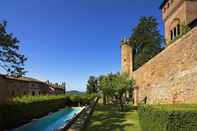 Swimming Pool Castello di Gabiano