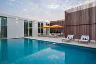 สระว่ายน้ำ Staybridge Suites Al Khobar, an IHG Hotel