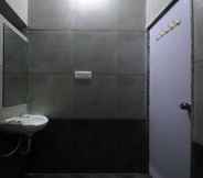 ห้องน้ำภายในห้อง 3 Vishal Lords Inn Gir Forest