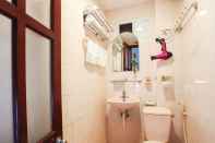 In-room Bathroom Phuong Trang Hotel Hanoi