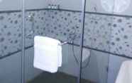In-room Bathroom 3 Vinnca West Downs Heritage Resort, Ooty