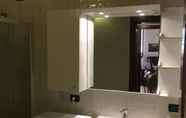 In-room Bathroom 7 San Longino 26