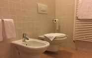 In-room Bathroom 6 San Longino 26