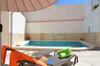 สระว่ายน้ำ Mallorca Town House with pool