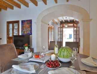 Bedroom 2 Mallorca Town House with pool