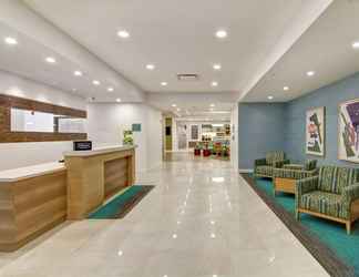 Lobby 2 Home2 Suites by Hilton Montreal Dorval