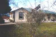 Exterior Karamea Village Hotel